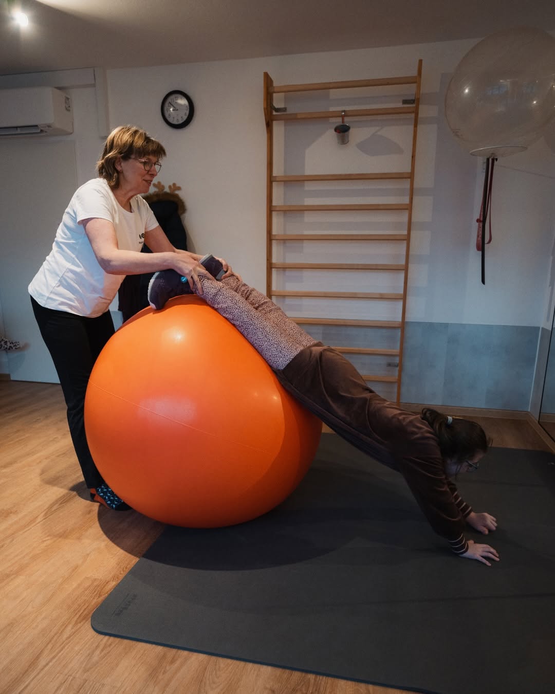 Photo by Physiotherapie Weißelberg on January 21, 2026. May be an image of yoga, ball and text.