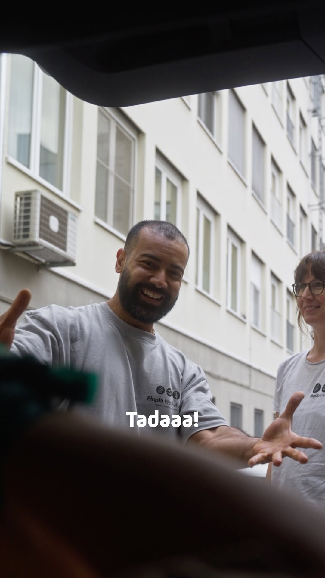 Video by Physiotherapie Weißelberg on June 25, 2026. May be an image of one or more people, rearview mirror and text that says '3ύ. Tadaaa!'.