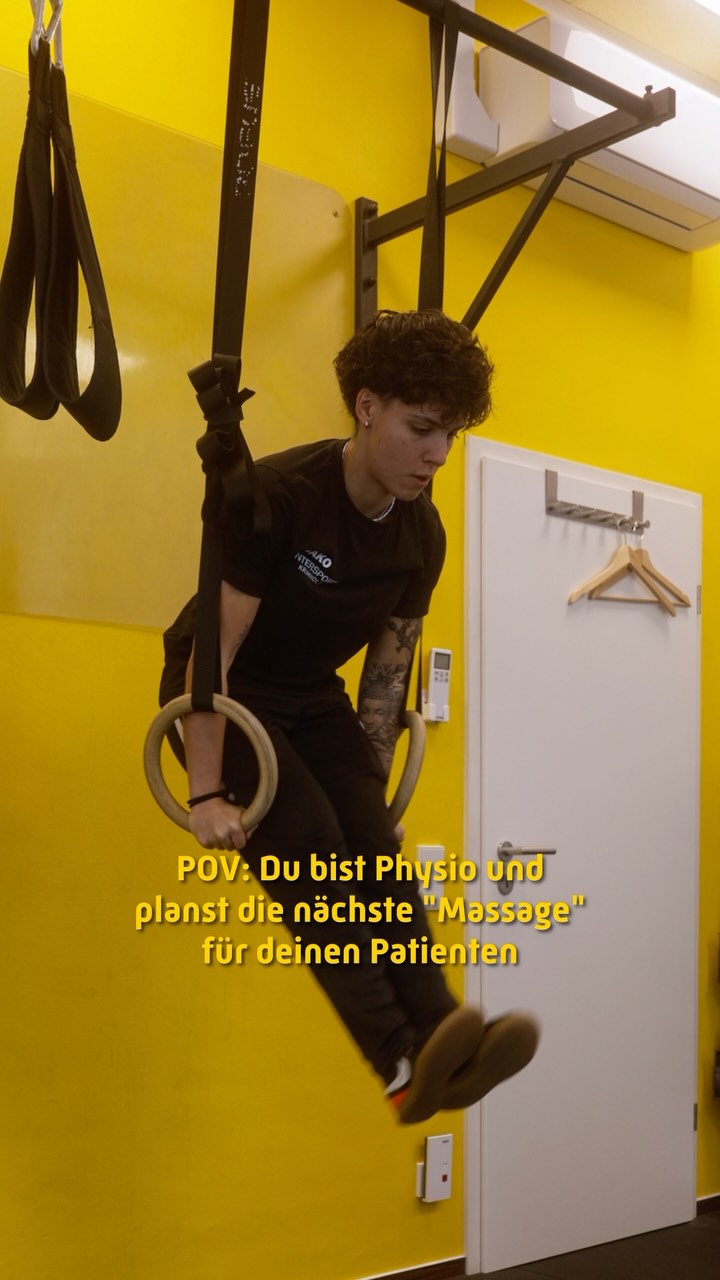 Video by Physiotherapie Weißelberg on July 03, 2026. May be an image of punching bag and text that says '1 2면 POV: Du bist Physio und planst die nächste "Massage" für deinen Patienten'.